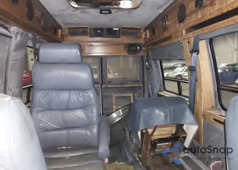 1993 Ford Econoline E150 Van из США, поврежденный, VIN 1FDEE14H0PHB85252